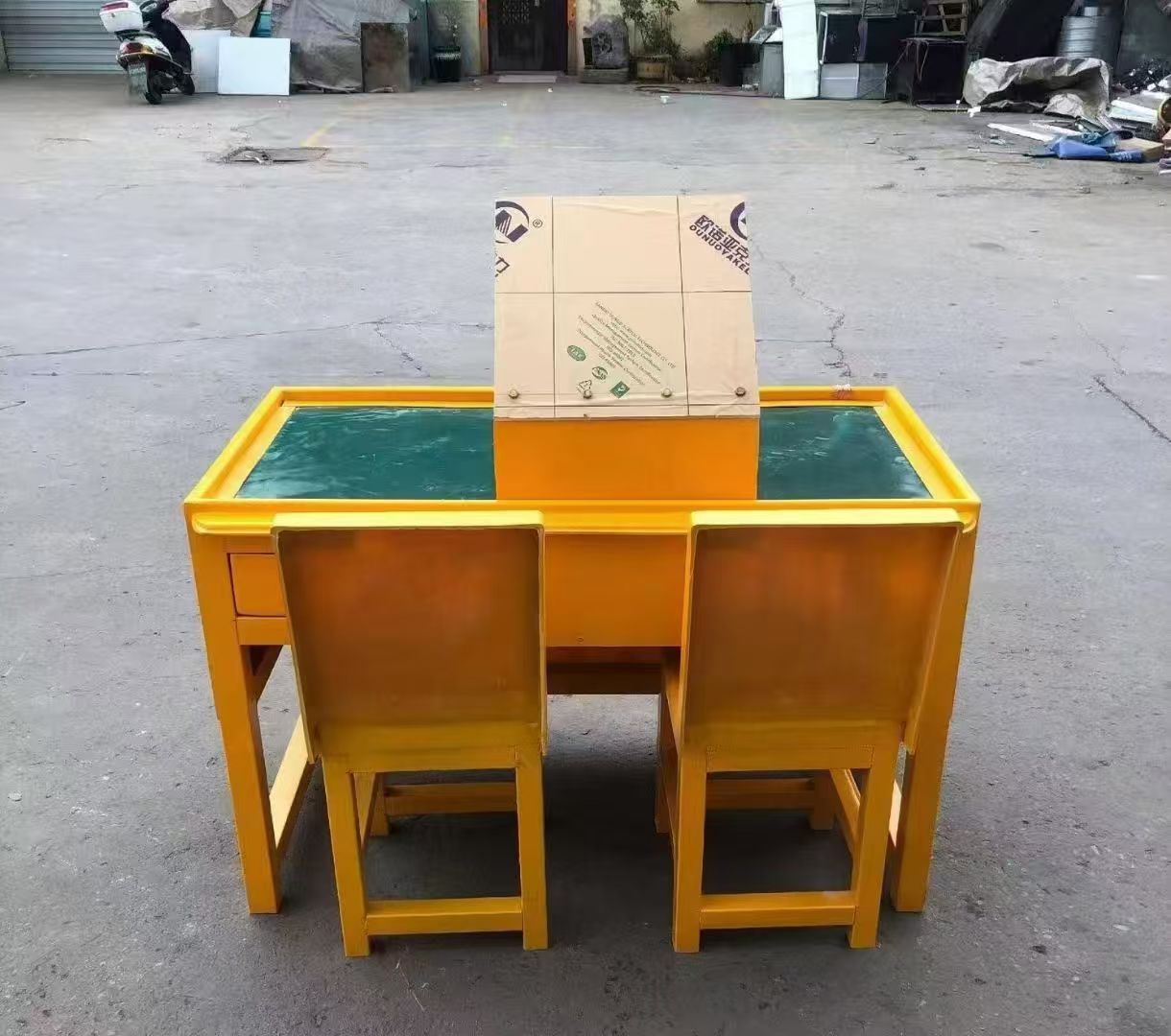 临朐防静电导通桌井下煤矿火工品发放桌：危险品流转的安全守护者